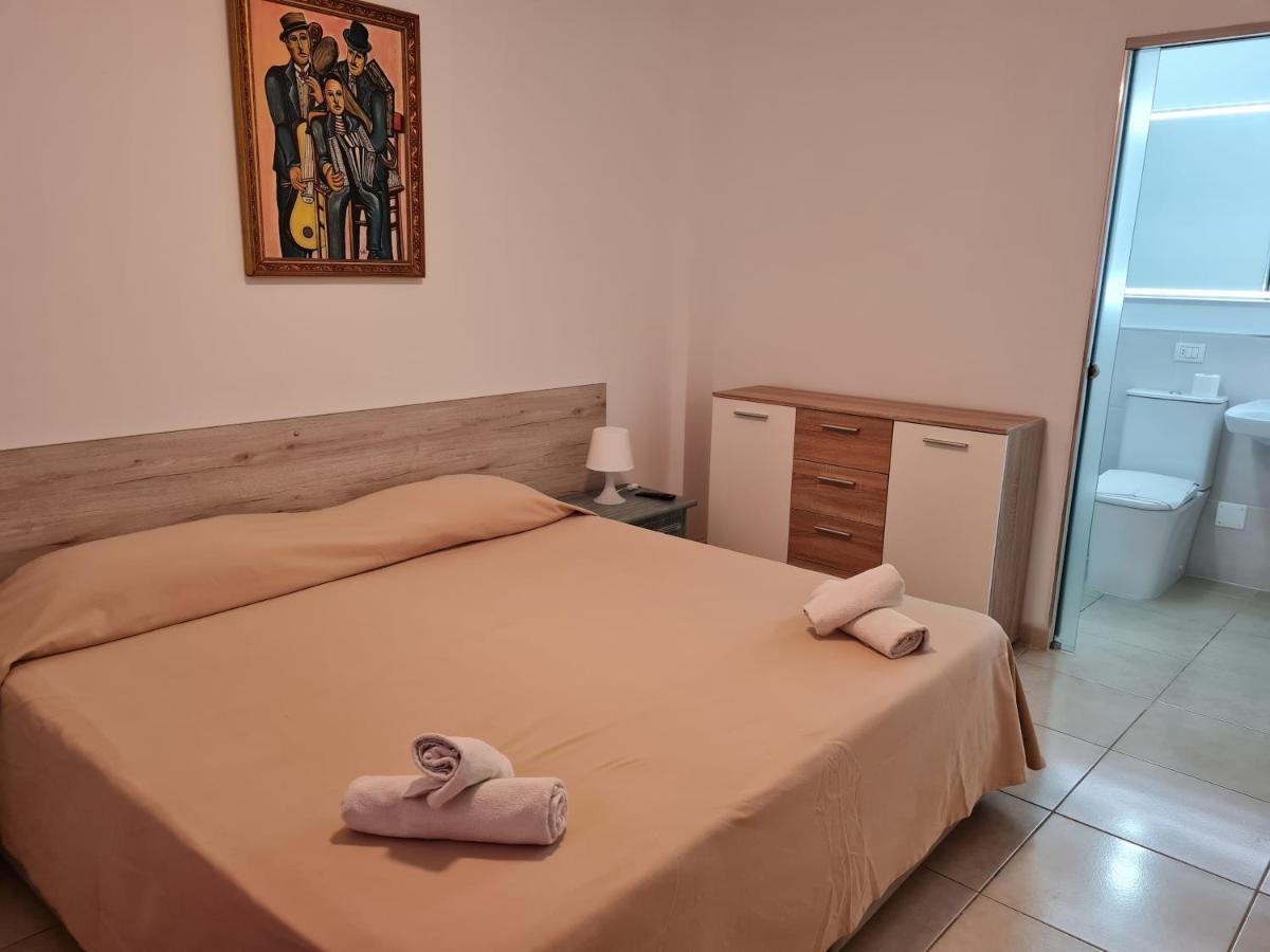 Habitaciones Nathaly Armenime エクステリア 写真