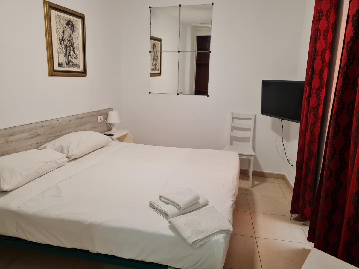 Habitaciones Nathaly Armenime エクステリア 写真